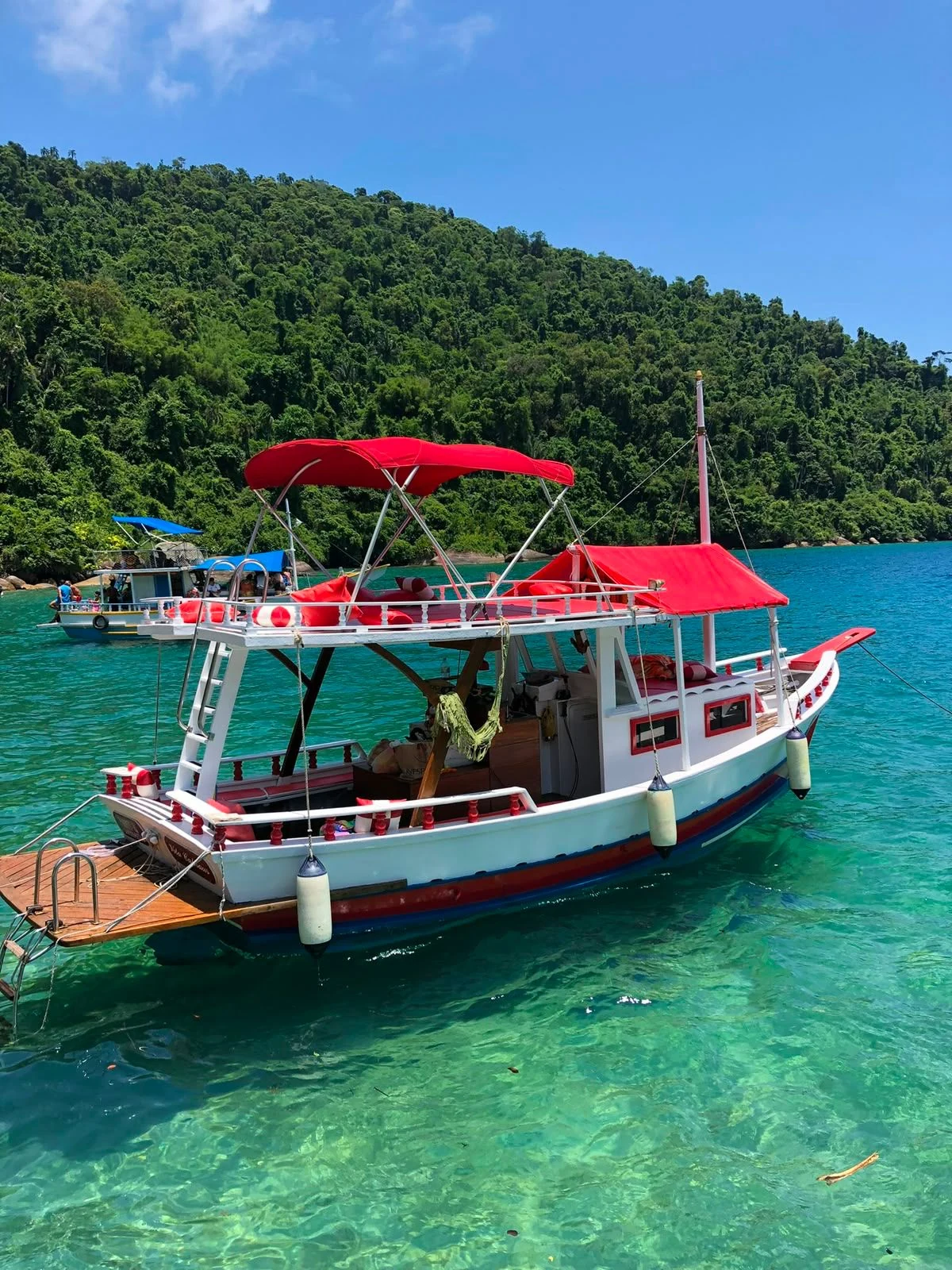 Passeio de lancha privativo em Paraty